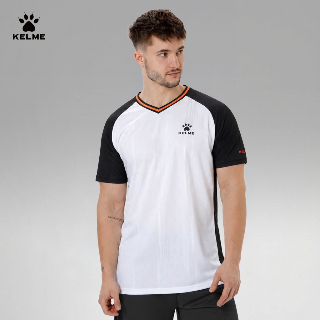 Áo thường nhật Kelme Short Sleeve T Shirt V-Neck 8452LB1062 mặc
